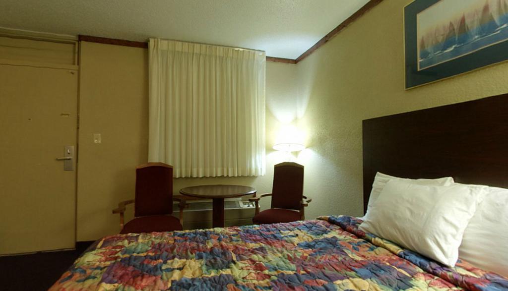 Americas Best Value Inn Newton Bilik gambar